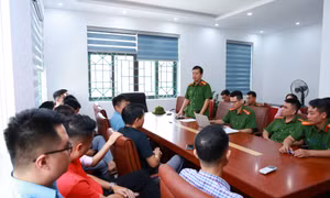 Test nhanh ma túy đột xuất tại Trung tâm Cung ứng dịch vụ Hoành Bồ