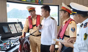 Nâng chất đội tàu du lịch trên vịnh Hạ Long