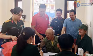 Khám bệnh, cấp thuốc miễn phí cho 150 người có công