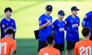 Ông Kim Sang-sik đánh giá cao nhóm cầu thủ nhập tịch tuyển Việt Nam
