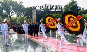 Lãnh đạo Đảng, Nhà nước dâng hương tưởng niệm các Anh hùng liệt sĩ