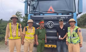 Phát hiện tài xế dương tính, tàng trữ 412 viên nghi ma túy trên ô tô đầu kéo