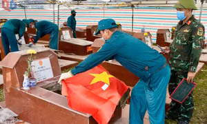 Quyết tâm hoàn thành lấy mẫu hài cốt liệt sĩ tại Nghĩa trang Liệt sĩ Móng Cái trước ngày 15/7