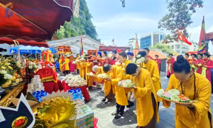 Tour du lịch "Hồng Gai - Hành trình trải nghiệm văn hóa” đón khách