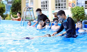 Khai mạc các lớp dạy bơi miễn phí cho trẻ em có hoàn cảnh khó khăn