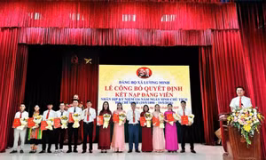 Hoàn thành sớm chỉ tiêu kết nạp đảng viên
