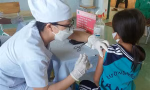Thủ tướng yêu cầu tăng cường công tác tiêm vaccine phòng COVID-19