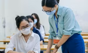 Vì sao điểm chuẩn xét học bạ tăng đột biến?
