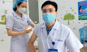 Vắc-xin vẫn là giải pháp hiệu quả chống lại các biến thể mới của Omicron