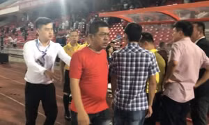 CĐV tấn công trọng tài V-League bị cấm đến sân 3 năm