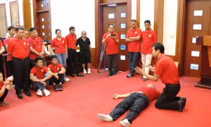 Tập huấn kiến thức, kỹ năng cấp cứu ban đầu cho tình nguyện viên ATGT
