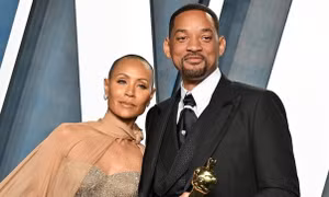 Will Smith lại xin lỗi Chris Rock vì cái tát trên sân khấu Oscar 2022