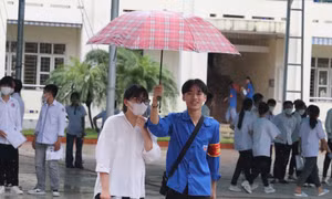 Thí sinh Quảng Ninh hoàn thành bài thi môn Ngữ văn