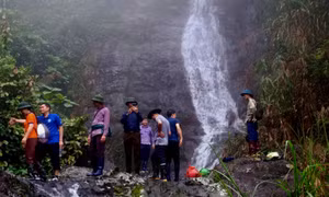 Đến với thác Hàm Rồng 