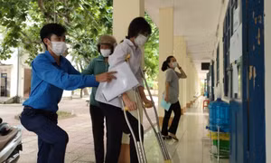 Áo xanh tình nguyện tiếp sức mùa thi