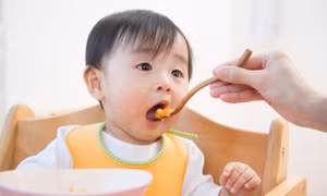 Bé hay bị tiêu chảy ngày hè, cha mẹ chăm sóc thế nào để nhanh khỏi?