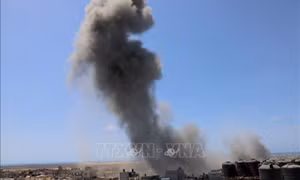 Israel không kích Gaza sau vụ bắn rocket