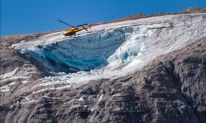 Italia tìm thấy 8 nạn nhân còn sống trong vụ lở băng trên dãy Alps