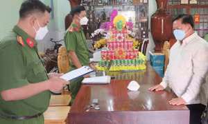 Can thiệp hệ thống cấp biển số, 2 cựu CSGT bị bắt tạm giam