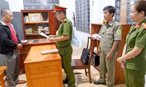 Khởi tố cặp vợ chồng hành hạ con ở Bình Phước