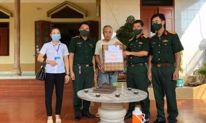 Người cán bộ chính sách trách nhiệm với công việc