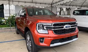 Ford Everest 2023 loạn giá ở đại lý
