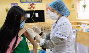 Số ca mắc COVID-19 tăng trở lại, Thủ tướng chỉ đạo đẩy nhanh tiêm vaccine