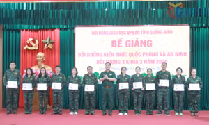 Bế giảng lớp bồi dưỡng kiến thức quốc phòng, an ninh cho cán bộ đối tượng 3