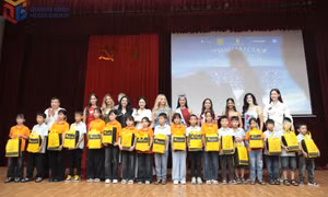 Miss World 2026 tặng quà tại Trung tâm Trợ giúp xã hội tỉnh