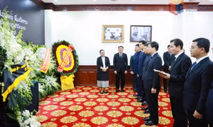 Đoàn đại biểu tỉnh Quảng Ninh viếng Chủ tịch Quốc hội Lào Xaysomphone Phomvihane