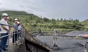 Không để thất thoát than trong mùa mưa bão