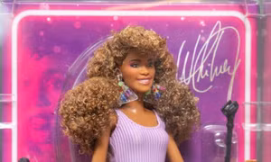 Di sản Whitney Houston được tiếp nối với album mới và Barbie đầu tiên