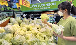 Hạn chế tăng giá hàng hóa sau đợt tăng lương: Giám sát niêm yết, công khai về giá