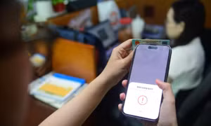 Cách đặt căn cước công dân đúng vị trí chip NFC của 750 smartphone
