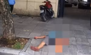 Bắt giữ kẻ chém gục người đàn ông trên phố Hà Nội