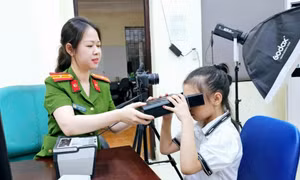 Quảng Ninh: Ngày đầu tiên triển khai cấp thẻ căn cước cho trẻ dưới 14 tuổi