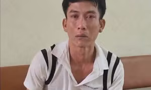 Bắt kẻ đột nhập cửa hàng trộm 26 điện thoại di động