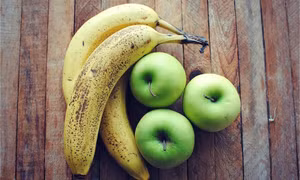 Nên ăn gì khi uống bia rượu?