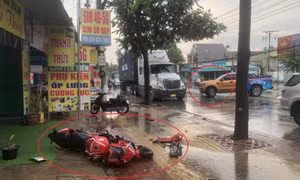 Nam sinh viên đi xe phân khối lớn nguy kịch sau khi húc vào đầu xe tải
