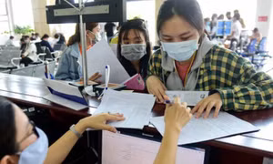 Có tính thuế với tiền thưởng kèm theo Bằng khen, Giấy khen?