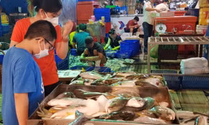 Ngăn chặn giá hàng hóa 'té nước theo mưa' khi tăng lương