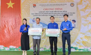 Khám mắt miễn phí cho trẻ em xã vùng cao TP Hạ Long