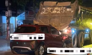 2 người tử vong trong vụ tai nạn ô tô con lao vào đuôi xe tải trên QL3