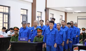 Xét xử các cựu quan chức huyện tham ô vì… nợ tiền tiếp khách