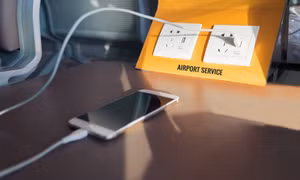 Mối nguy từ cổng sạc USB nơi công cộng