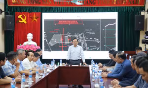 Phó Thủ tướng Trần Lưu Quang kiểm tra công tác khắc phục hậu quả tai nạn hầm lò tại Công ty Than Hòn Gai