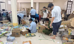 Phát hiện kho sách giáo khoa giả ở miền Tây, kiểm đếm 2 ngày mới xong