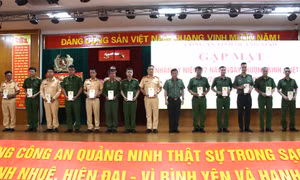Công an tỉnh tổ chức gặp mặt, tặng quà các đồng chí thương binh, thân nhân liệt sĩ