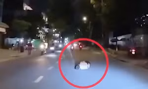 Nam thanh niên bị kẻ cướp giật kéo lê trên đường