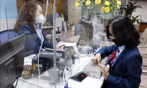 Ngân hàng tiếp tục tăng lãi suất nhằm thu hút dòng vốn nhàn rỗi từ dân cư